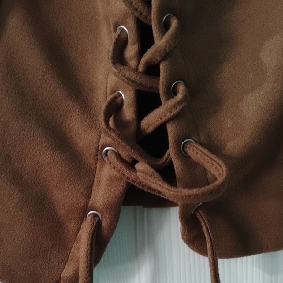 SHEIN Brown Lace-Up Crop Top - Picture 3 of 4